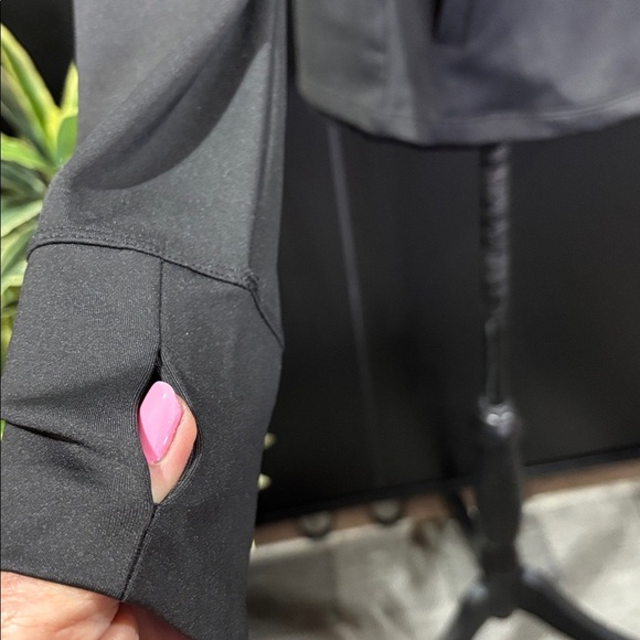 HYPE Moisture wicking, 360 stretch, compression sculpting, breathable,4 pockets - Picture 3 of 11